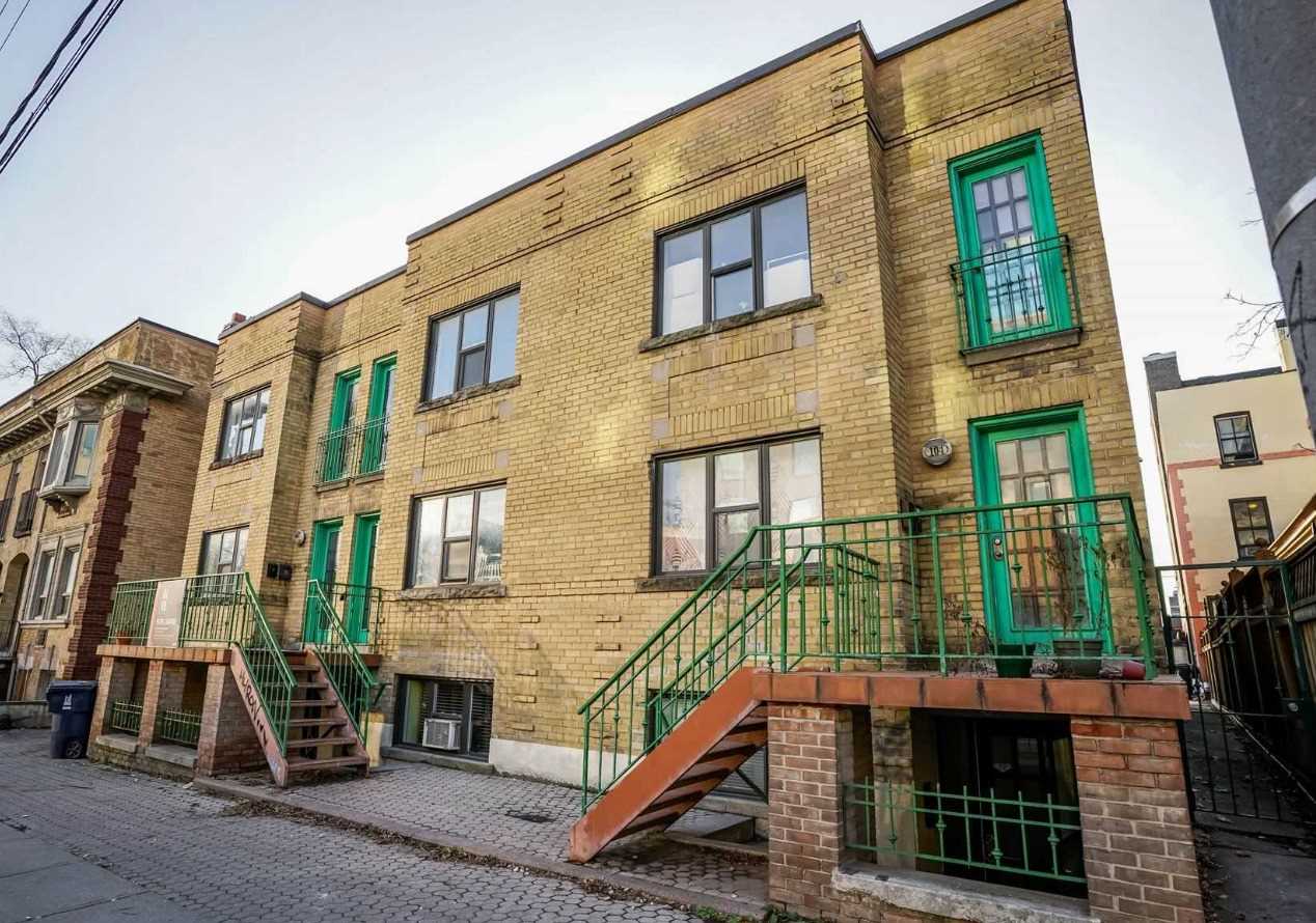 2 104 Beverley St, Toronto Leased, C5291735 Condos.ca