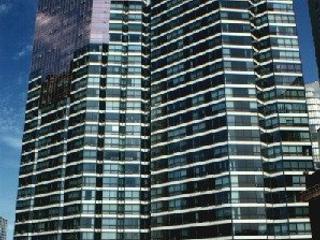 2002 - 1001 Bay St