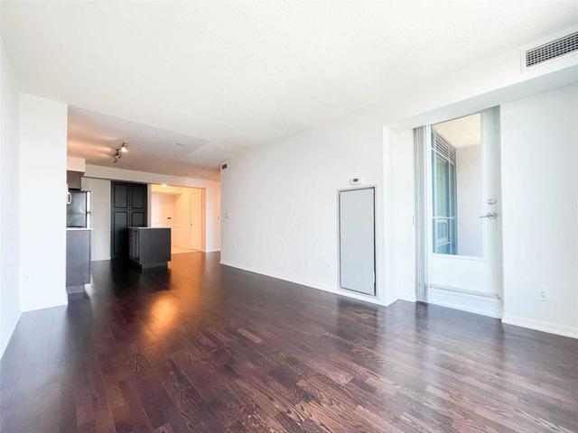 1408 - 215 Fort York Blvd