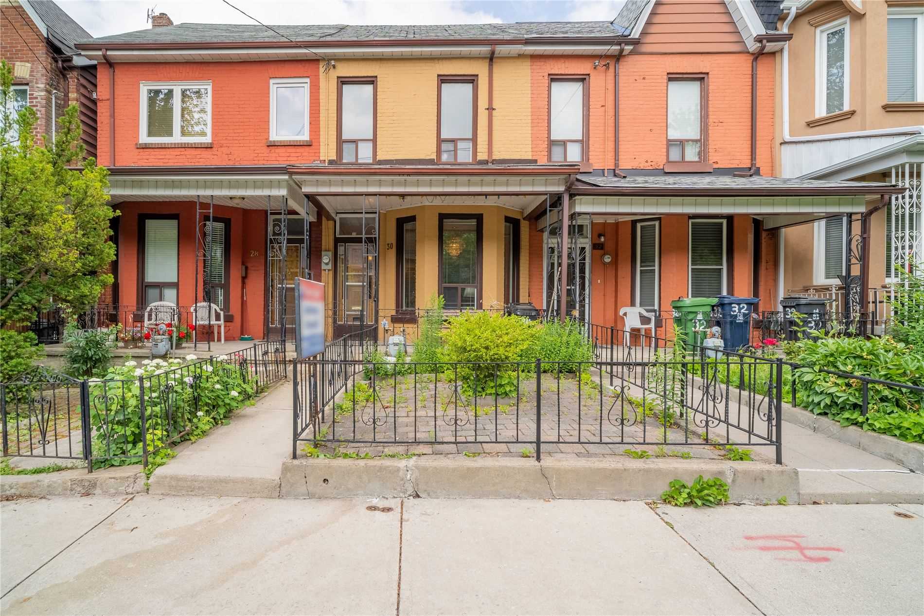 30 Montrose Ave, Toronto Sold, C5294588 Condos.ca