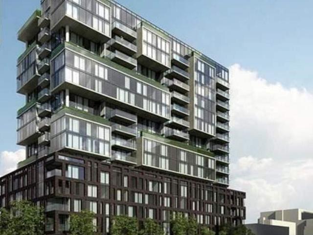 1002 - 111 Bathurst St S