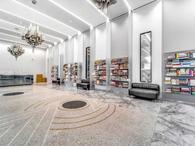 1734 - 8 Hillsdale Ave E