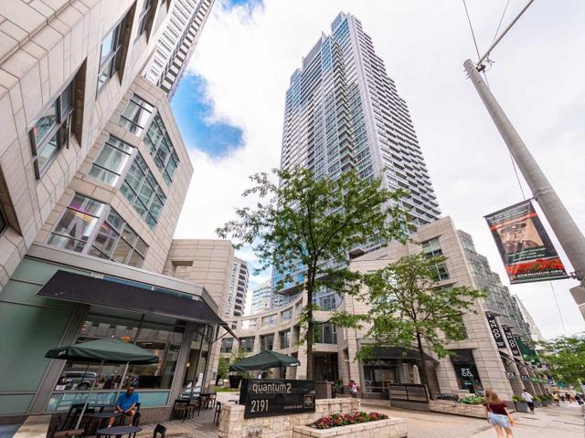 2401 - 2181 Yonge St