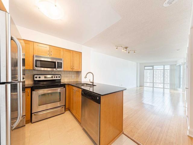 2401 - 2181 Yonge St