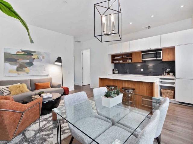 605 - 111 St Clair Ave W