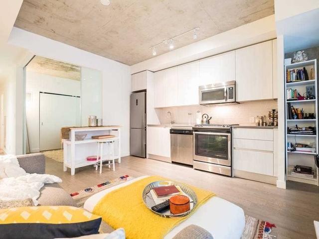 320 - 111 Bathurst St