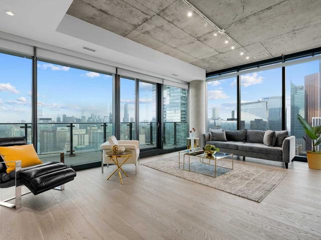 4401 - 224 King St W