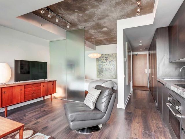 1125 - 629 King St W