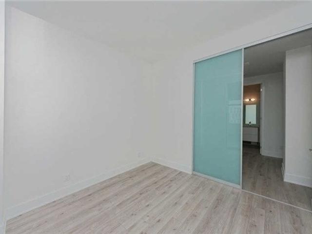 1822 - 111 St Clair Ave W