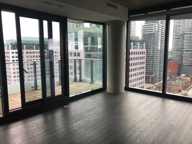 1707 - 224 King St W