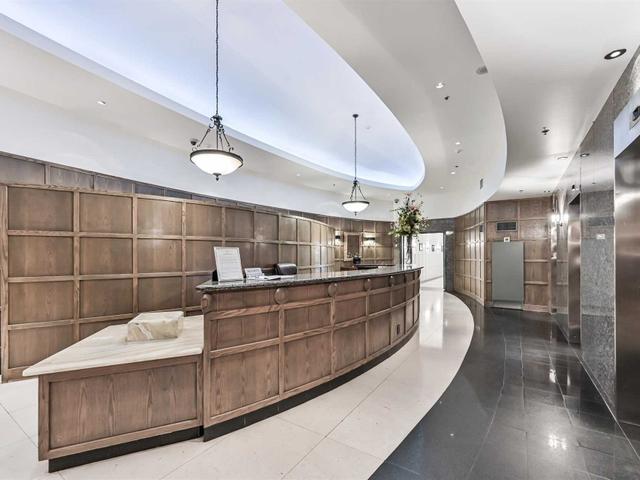 907 - 102 Bloor St W