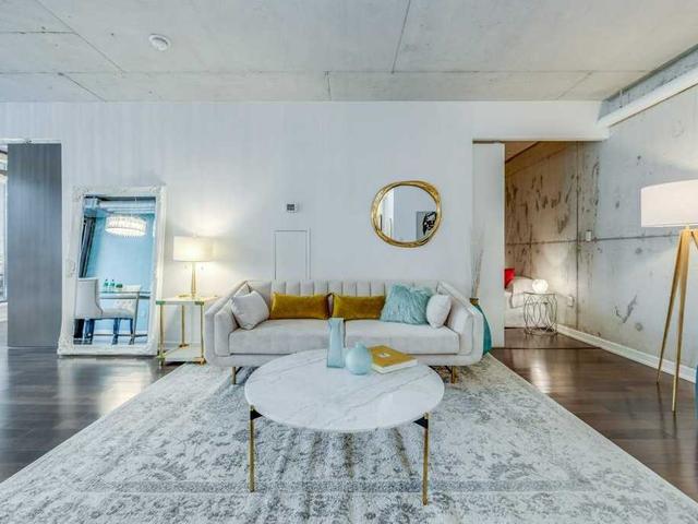 305 - 533 Richmond St W