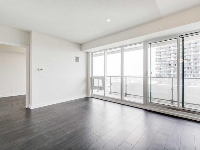 4301 - 2221 Yonge St photo #10