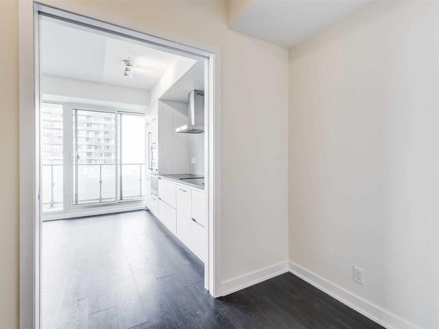 4301 - 2221 Yonge St photo #11