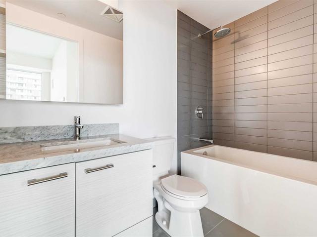 4301 - 2221 Yonge St photo #16