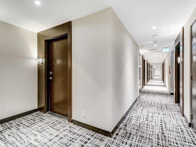 4301 - 2221 Yonge St photo #1