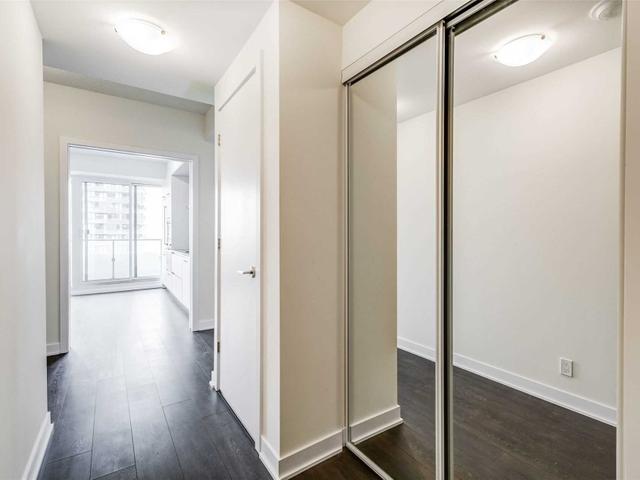 4301 - 2221 Yonge St photo #3