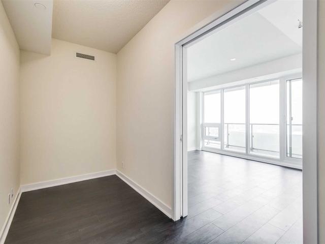 4301 - 2221 Yonge St photo #4