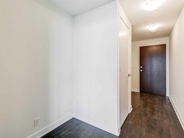 4301 - 2221 Yonge St photo #5