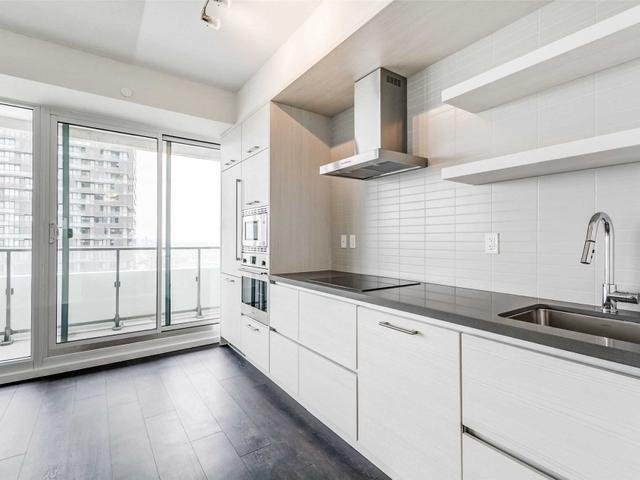 4301 - 2221 Yonge St photo #7