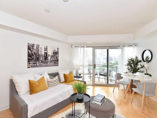 #1211 - 255 Richmond St E