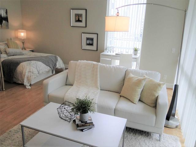 S 602 - 112 George St