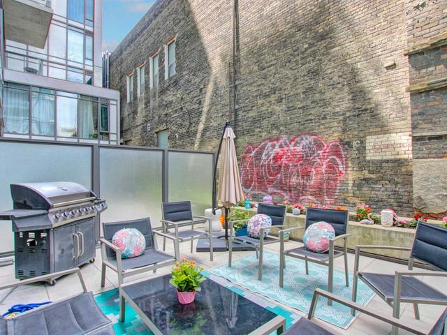 102 - 461 Adelaide St W