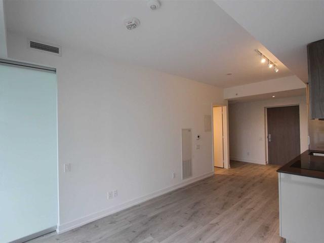 515 - 161 Roehampton Ave