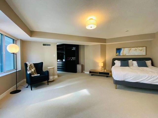 709 - 33 University Ave