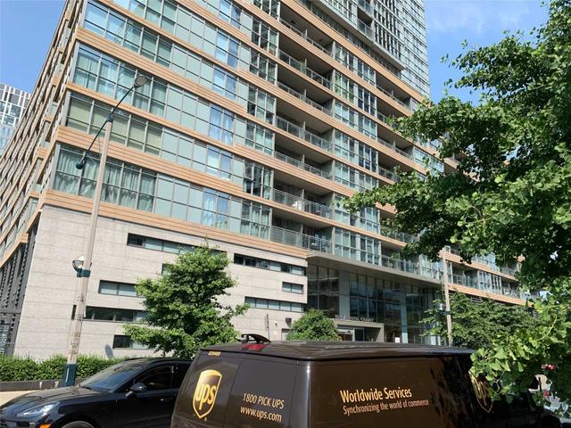 730 - 10 Capreol Crt