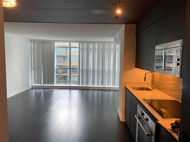 730 - 10 Capreol Crt