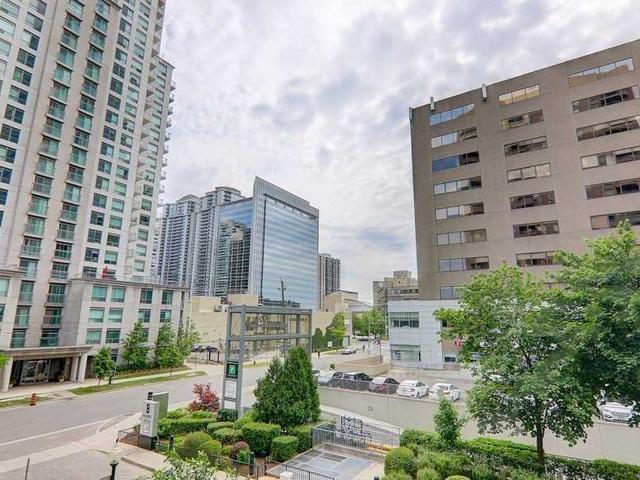 1906 - 18 Hillcrest Ave