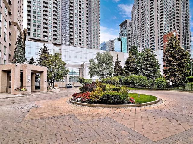 1906 - 18 Hillcrest Ave