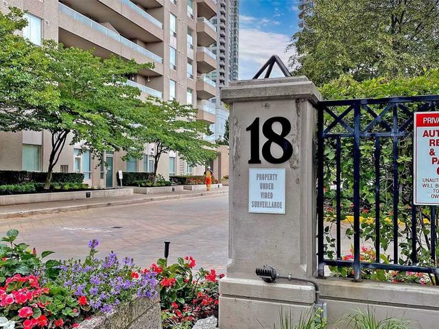 1906 - 18 Hillcrest Ave