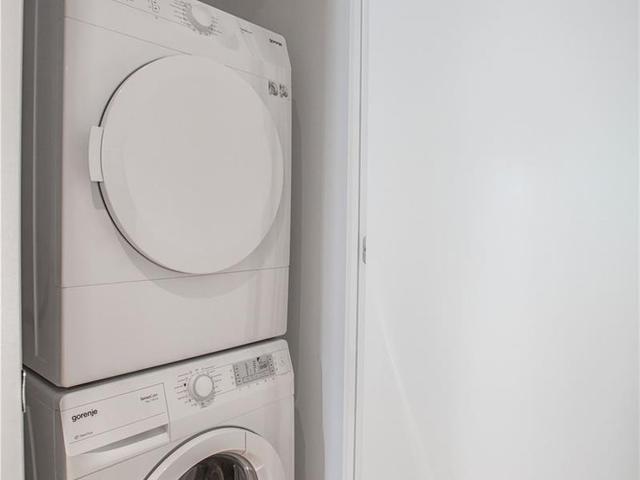 220 - 15 Queens Quay E