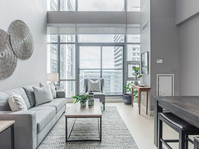 832 - 637 Lake Shore Blvd
