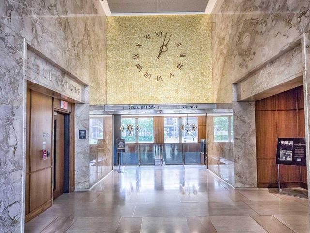 1824 - 111 St Clair Ave W