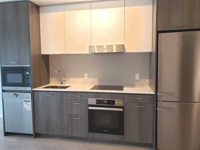 1510 - 11 Lillian St photo #3