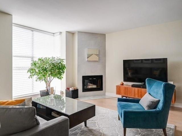 406 - 19 Dundonald St