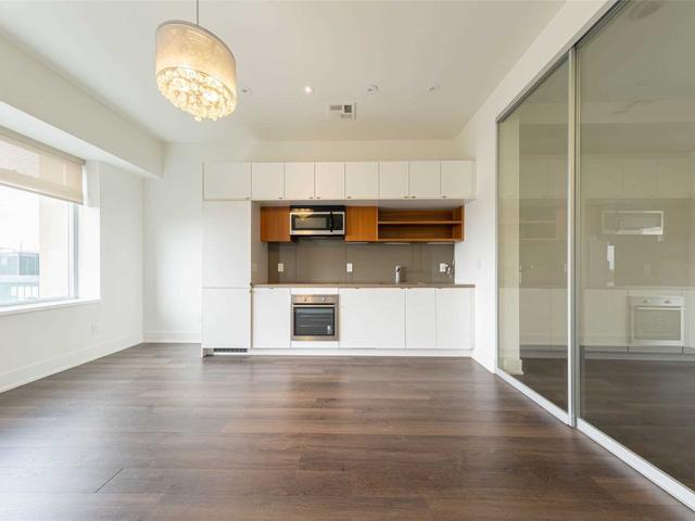 1023 - 111 St Clair Ave W