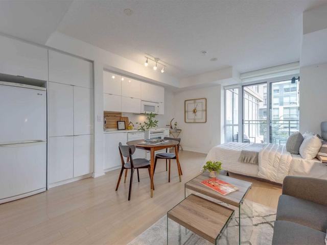 215 - 151 Dan Leckie Way