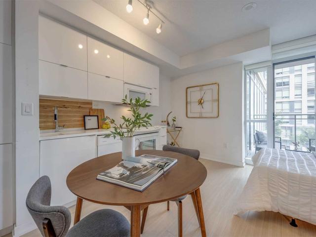 215 - 151 Dan Leckie Way