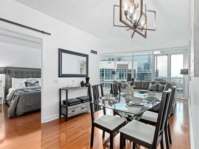 3202 - 373 Front St W