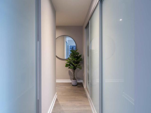 1130 - 629 King St W