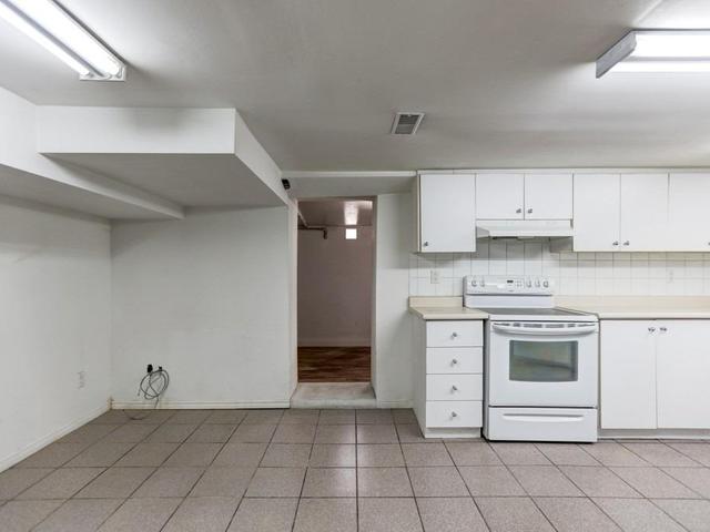Bsmt - 359 Lansdowne Ave