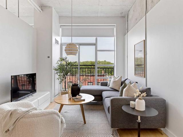 510 - 955 Queen St W