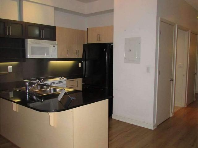 223 - 350 Wellington St W