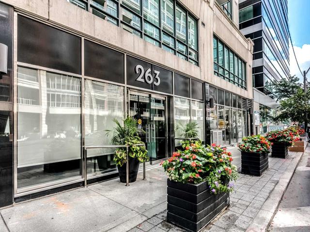 205 - 263 Wellington St W