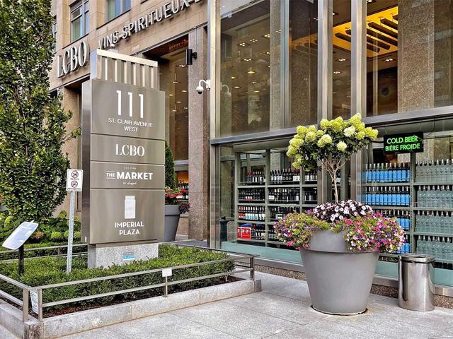 1422 - 111 St Clair Ave W