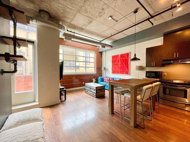 303 - 10 Wellesley Pl